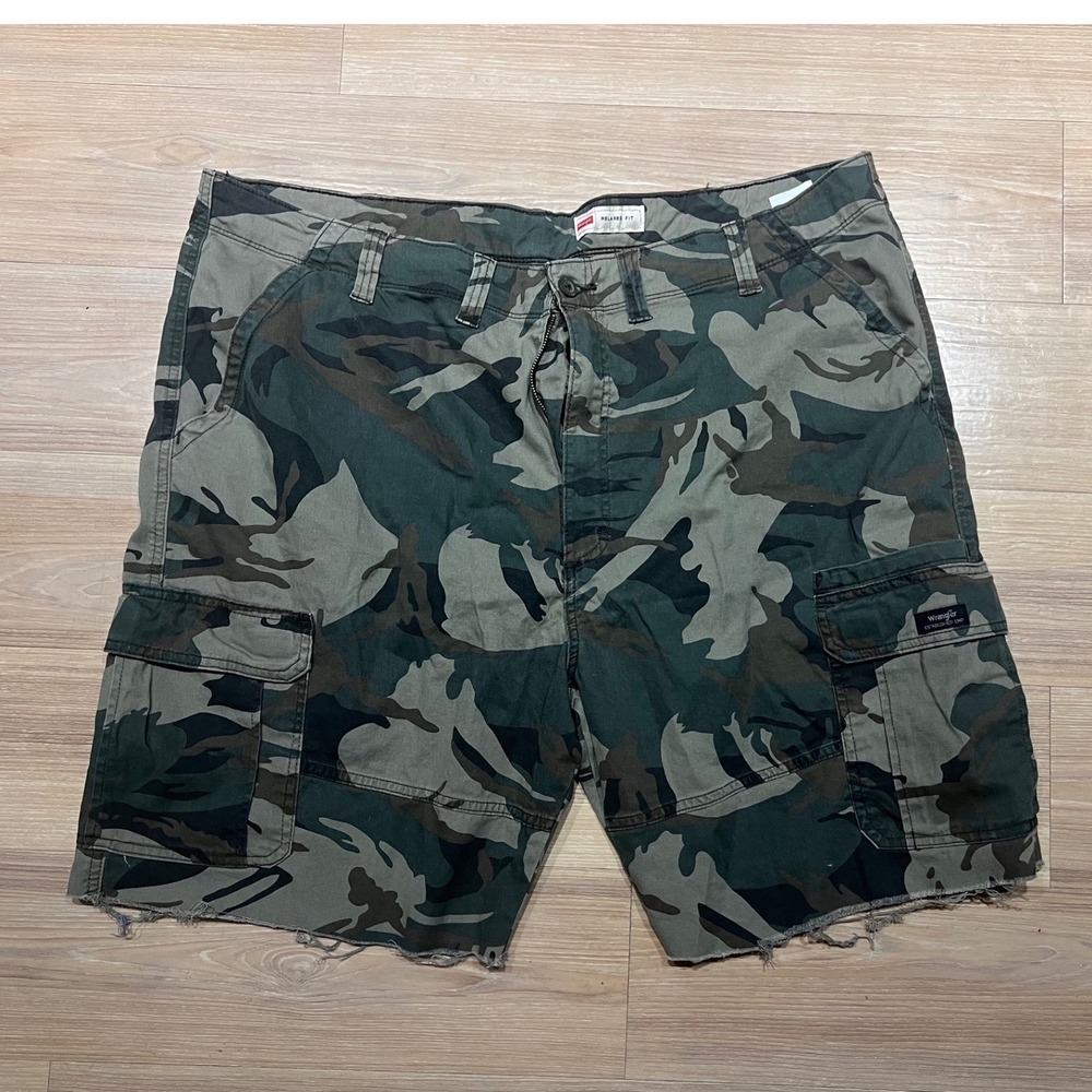 Wrangler Mens Cargo Shorts Camo Relaxed Fit Raw Hem Green 42